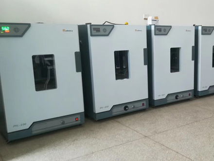 恒温培养箱整机造型美观大方合理